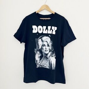 NEW Dolly Portrait Graphic Tee